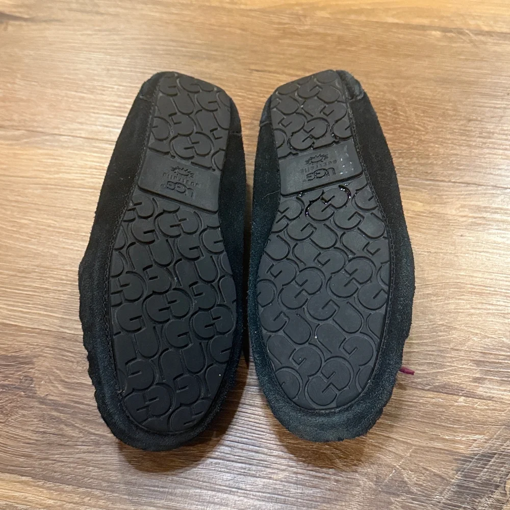 UGG Little Girl's Dakota Moccasin/Loafer Style Slippers (Size: 1Y) EUC